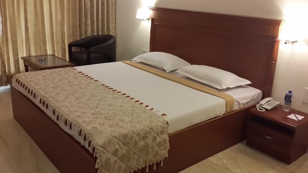 Paramount Inn 스리페룸부두르 외부 사진